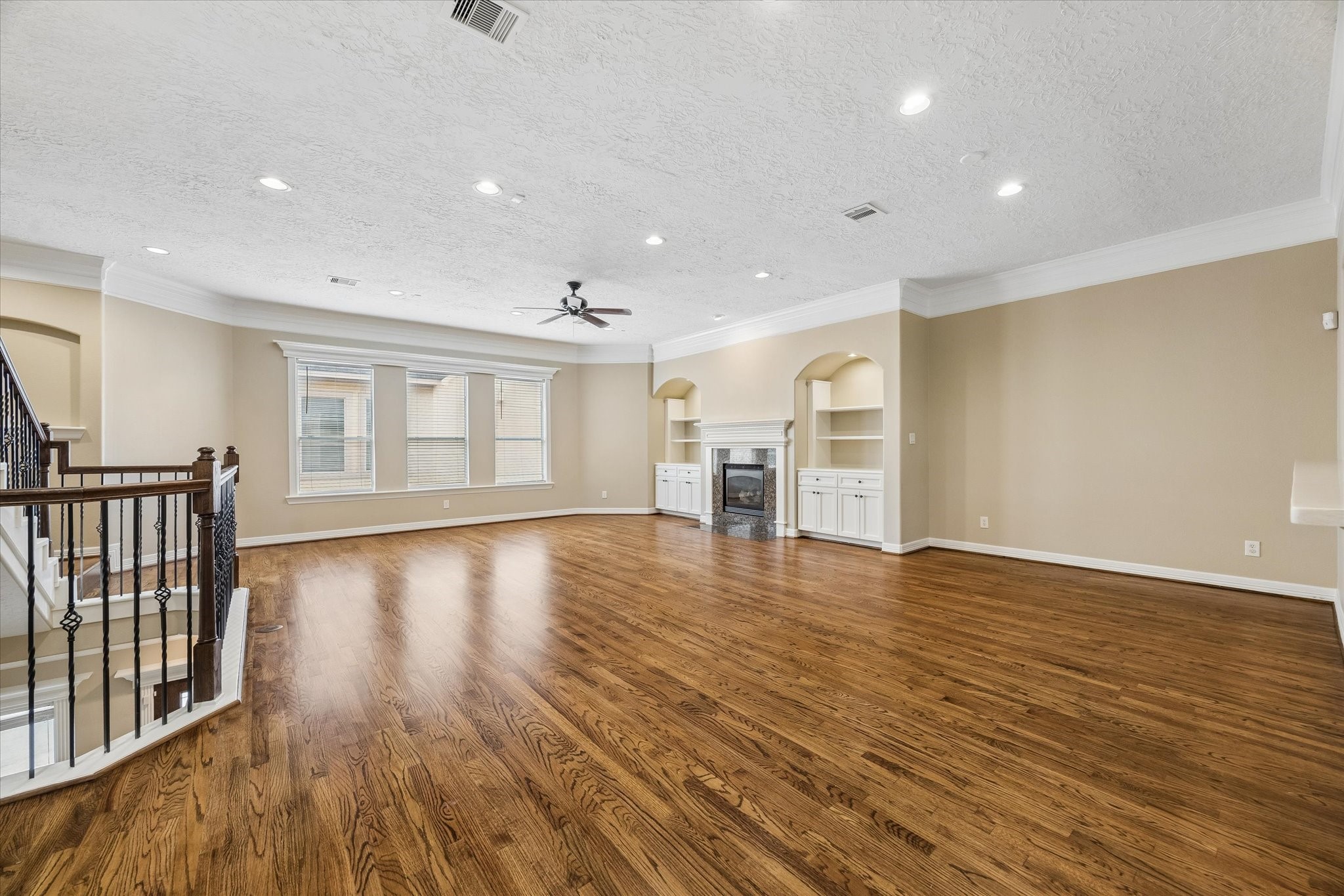 1417 Thompson Street Houston, TX 77007 - Photo 4 of 22 This space offers a huge entertainment area