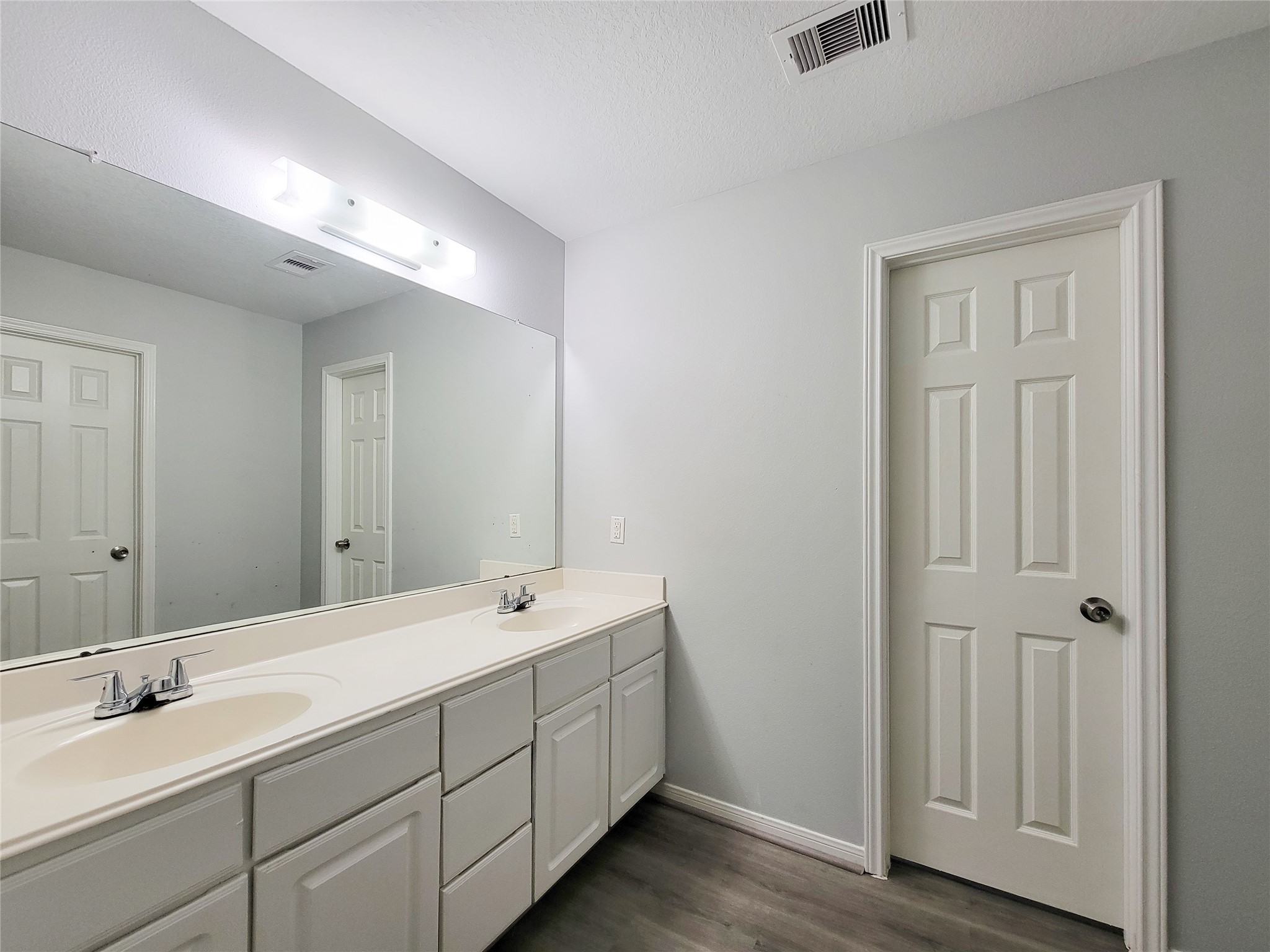 3602 Zephyr Glen Way Houston, TX 77084 - Photo 22 of 42 a bathroom with 2 sink tub and a mirror