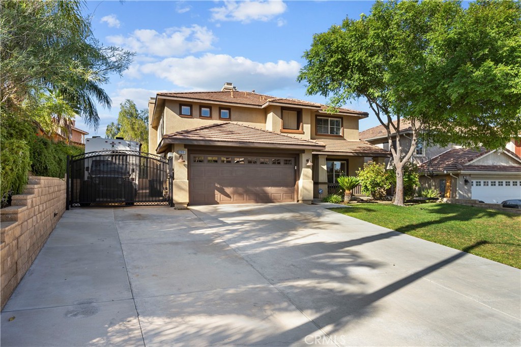 32810 The Old Road Castaic, CA 91384 - Photo 40 of 45 a front view of house with yard