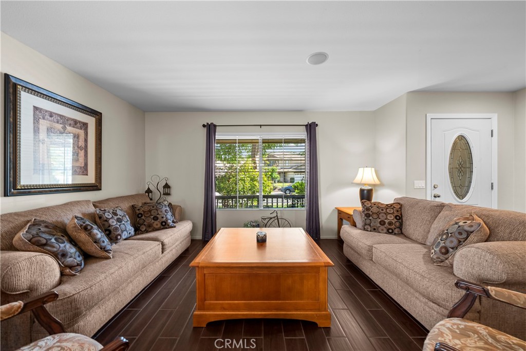 32810 The Old Road Castaic, CA 91384 - Photo 6 of 45 a living room with furniture and a window