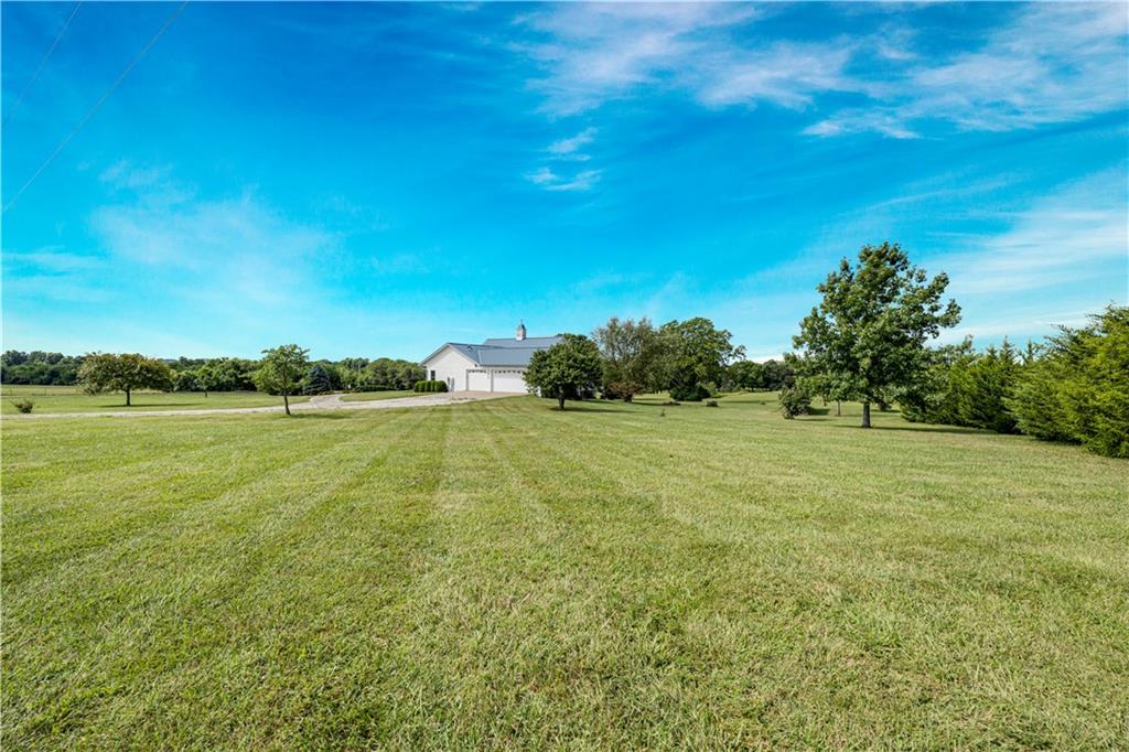 20660 Mission Road Stilwell, KS 66085 - Photo 9 of 67 Gallery Image 9