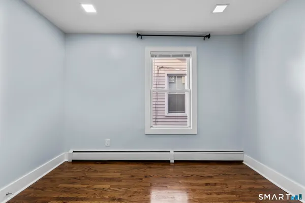 a view of empty room with window