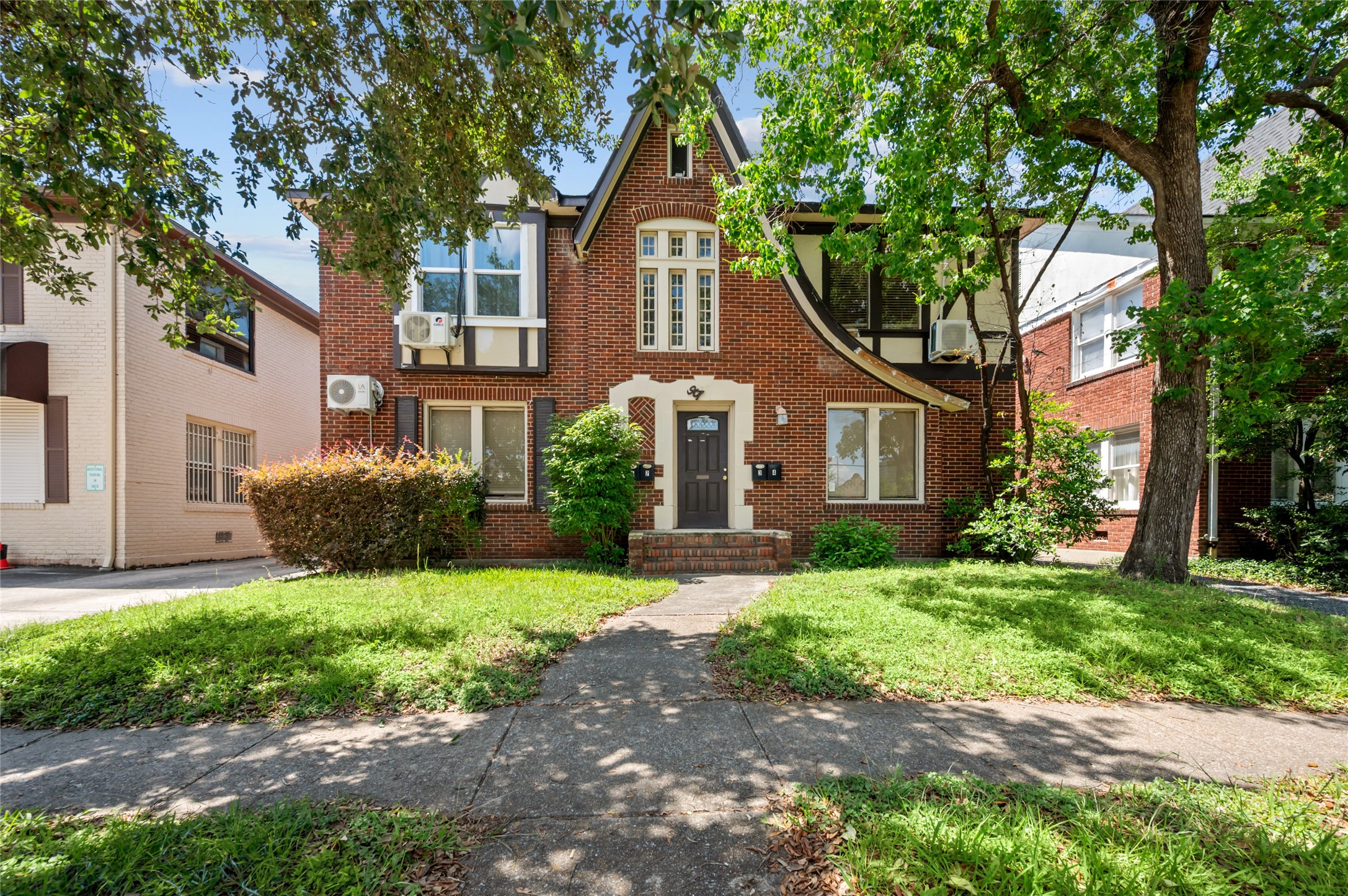 907 West Gray Street, Unit 2 Houston, TX 77019 - Photo 1 of 10