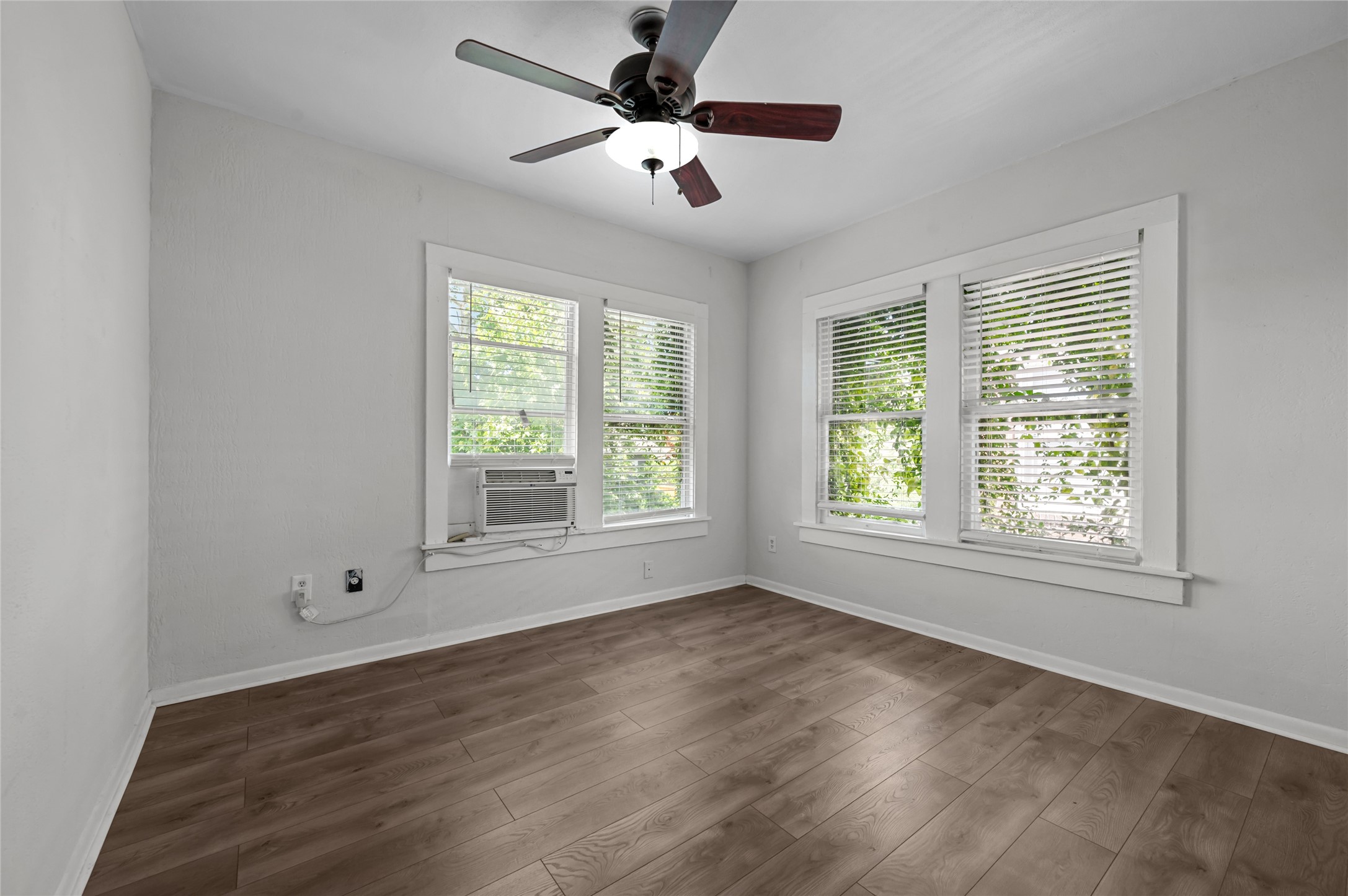 907 West Gray Street, Unit 2 Houston, TX 77019 - Photo 3 of 10