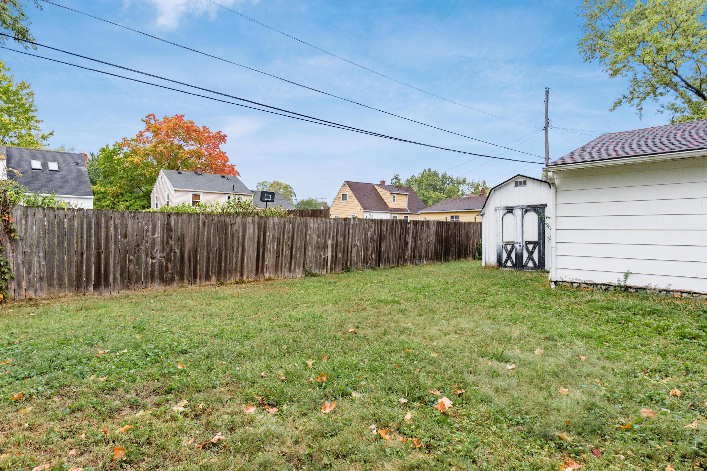 223 Sturbridge Road Columbus, OH 43228 - Photo 32 of 35 Yard