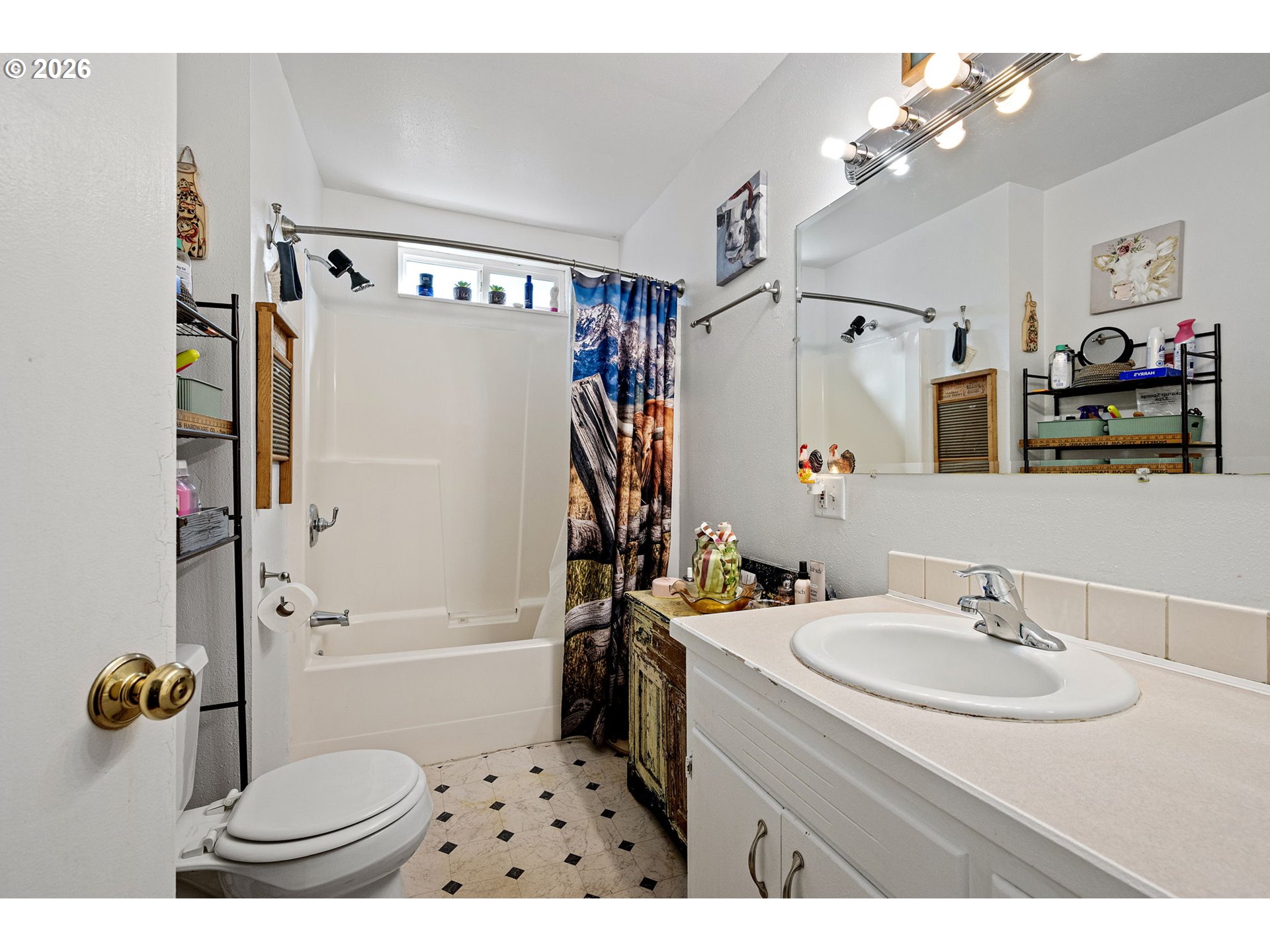 76317 Klohn Road Oakridge, OR 97463 - Photo 14 of 28 Bathroom
