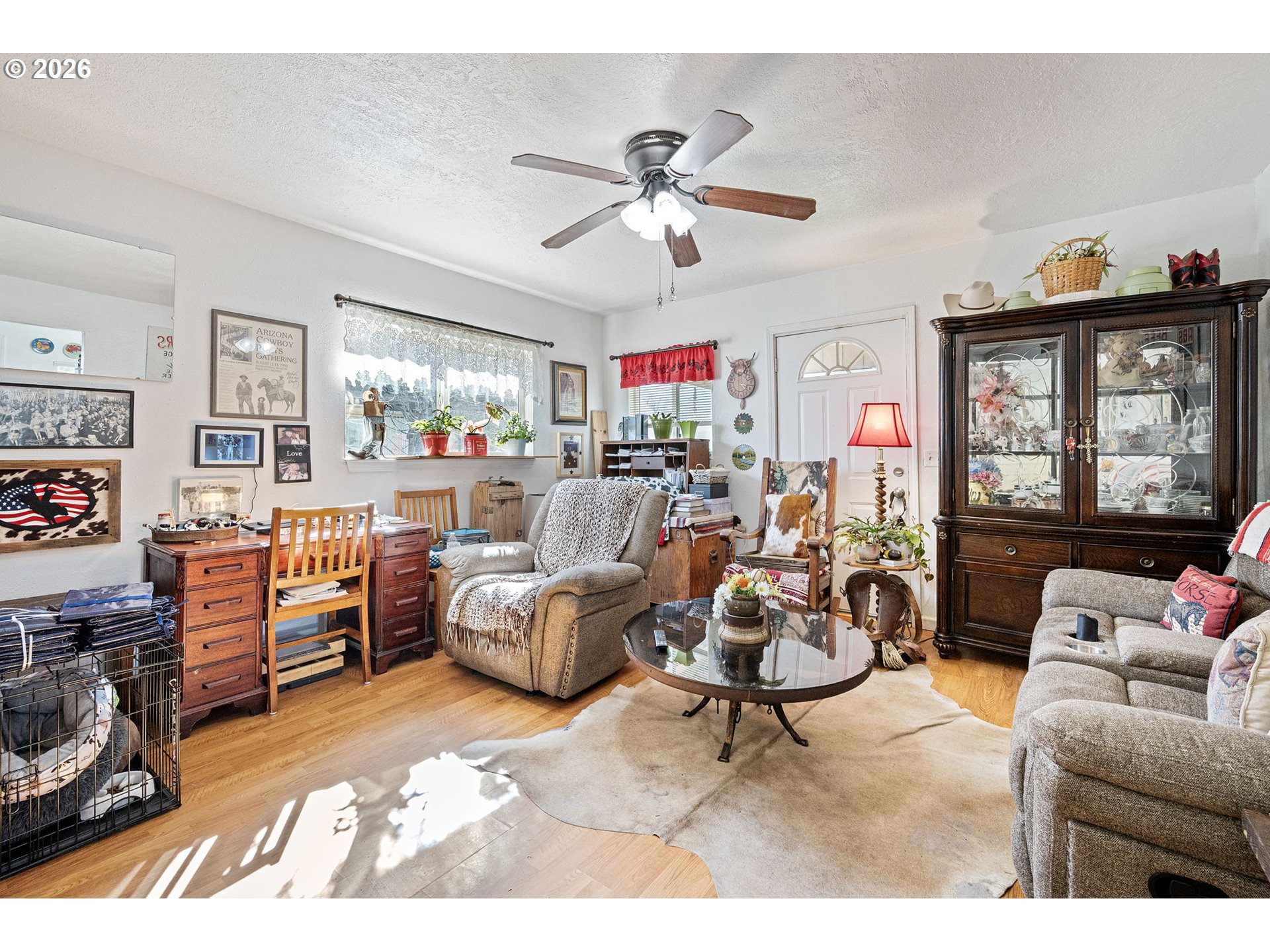 76317 Klohn Road Oakridge, OR 97463 - Photo 6 of 28 Living Room