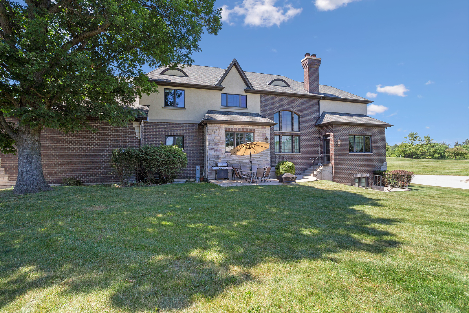 54 Sawgrass Drive Lemont, IL 60439 - Photo 30 of 41 a front view of a house with garden