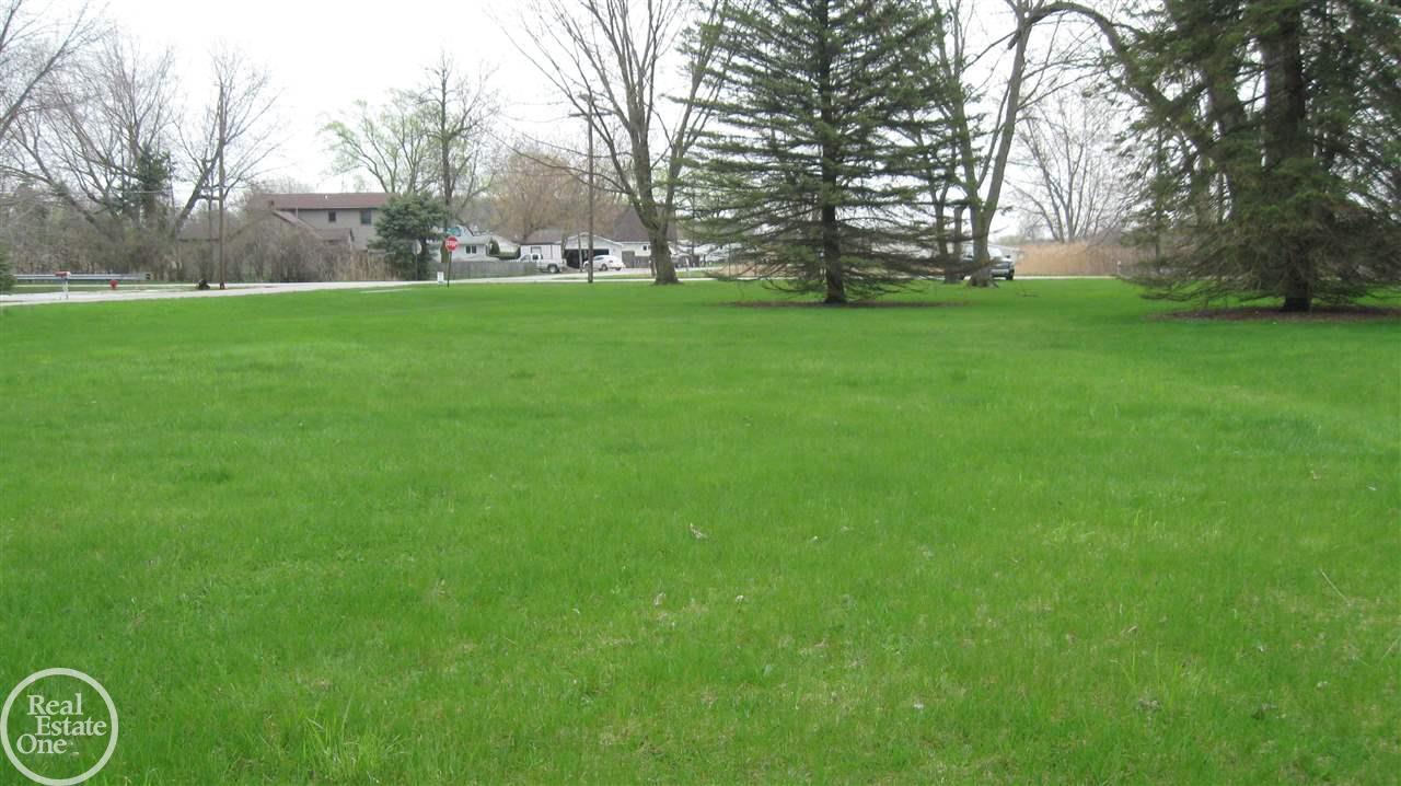2006 Golf Course Road Harsens Island, MI 48028 - Photo 29 of 34 31378093-28.JPG