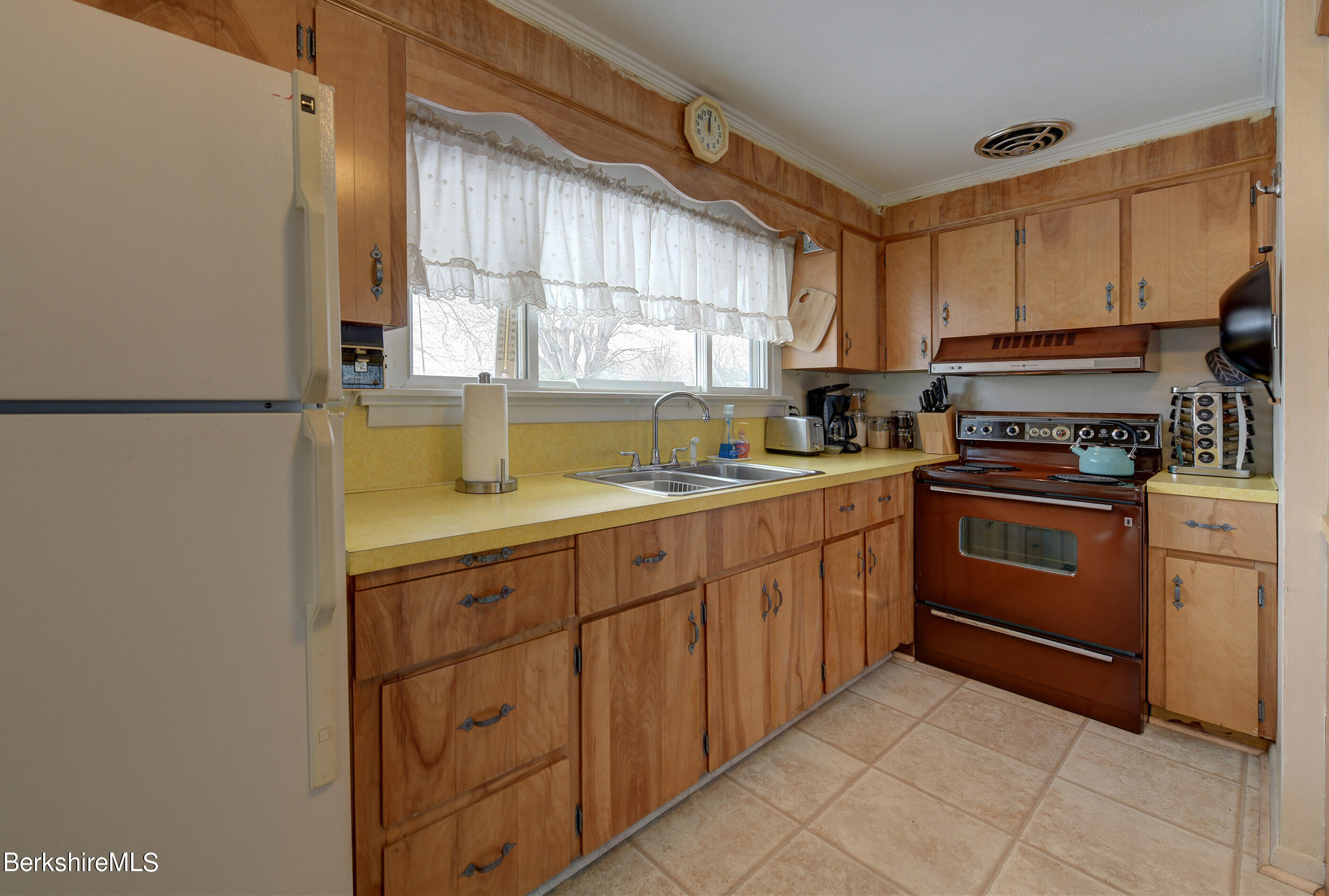 61 Eleanor Road Dalton, MA 01226 - Photo 8 of 29 501