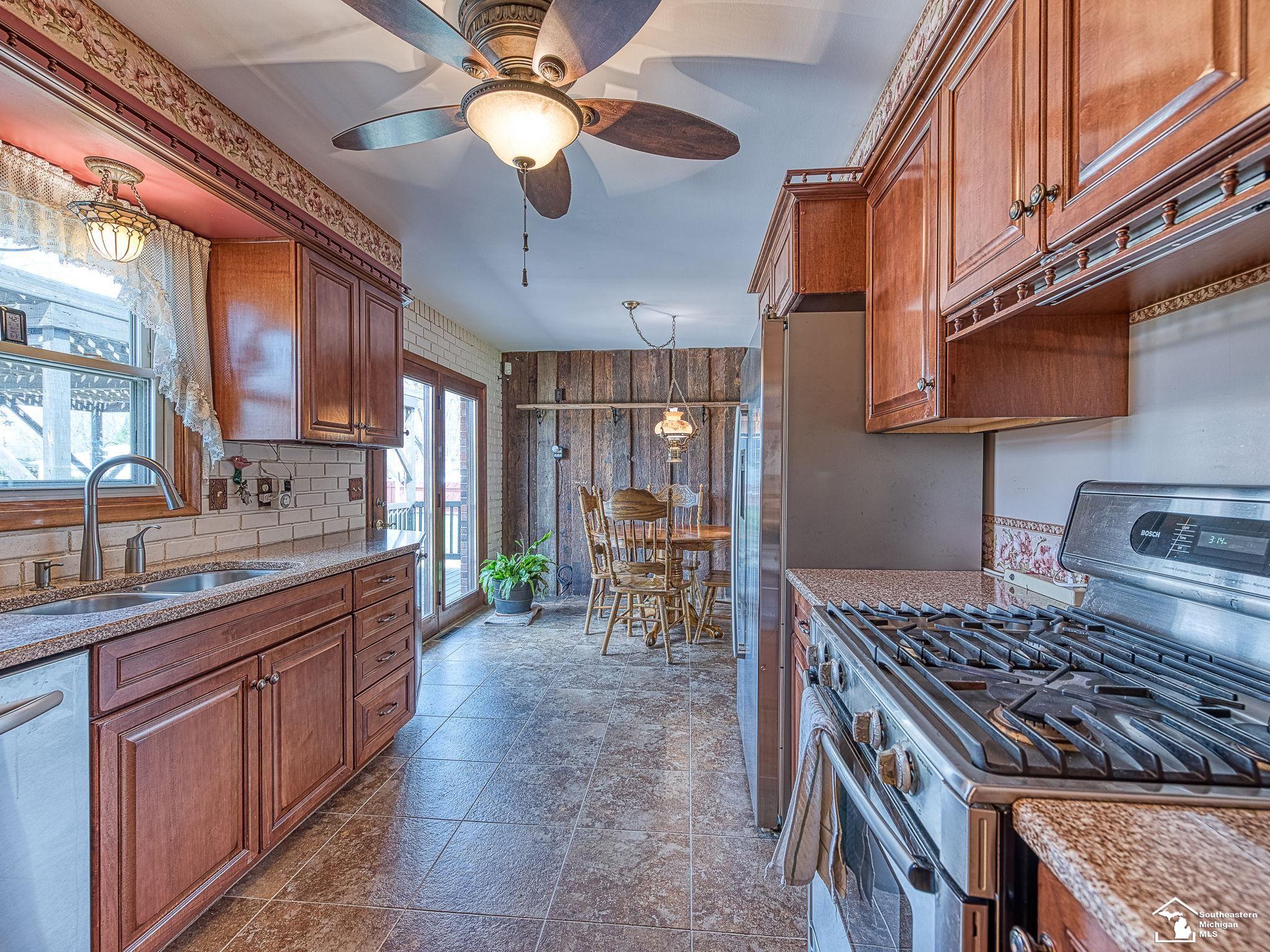 415 Nadeau Road Monroe, MI 48162 - Photo 10 of 34