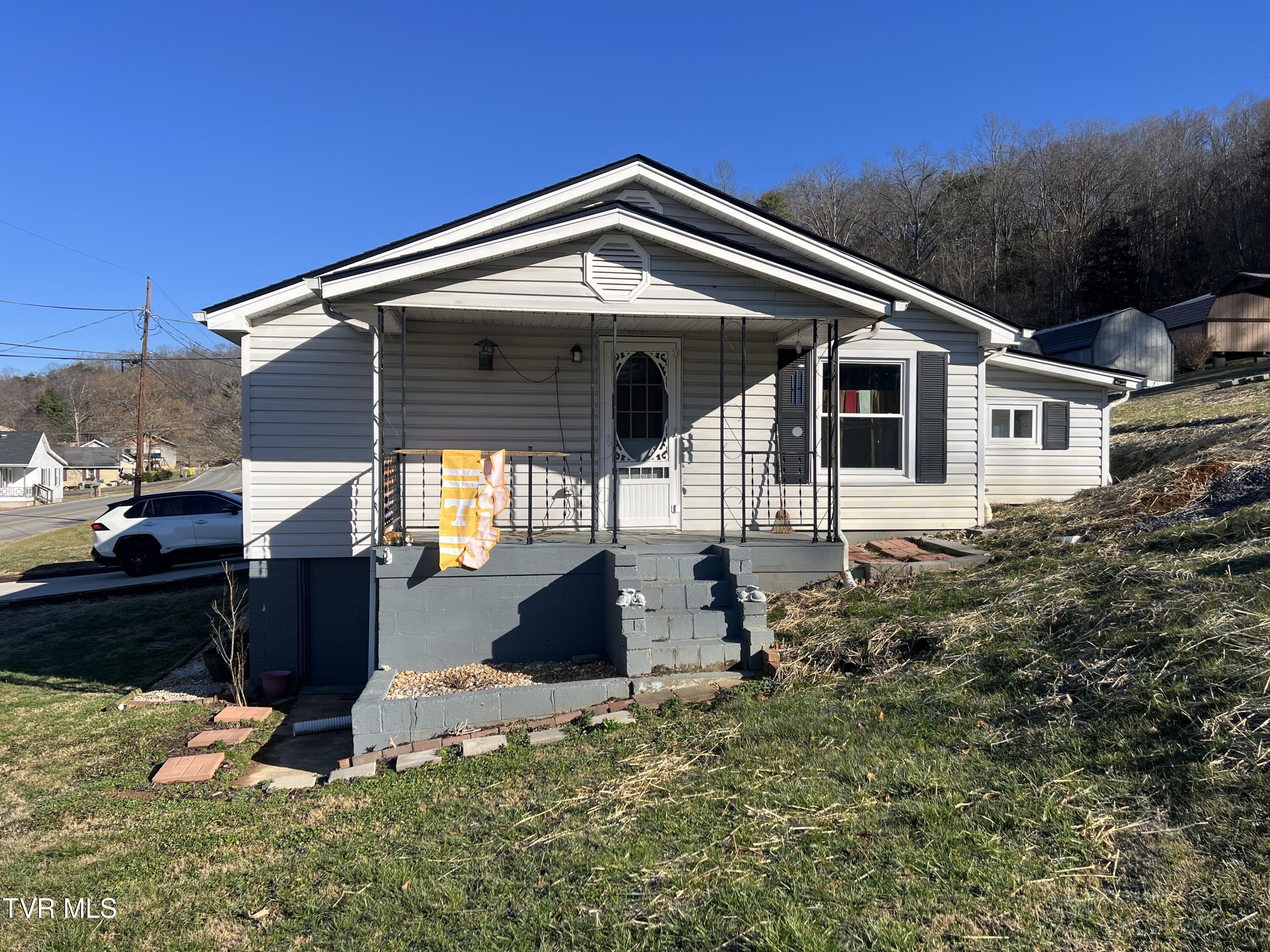 401 Lucy Road Kingsport, TN 37660 - Photo 2 of 17 IMG_8908