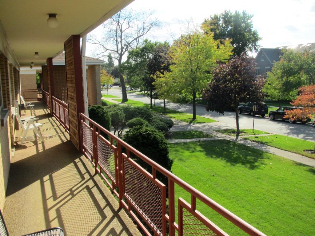 13 North Clifton Avenue, Unit 202 Park Ridge, IL 60068 - Photo 4 of 42