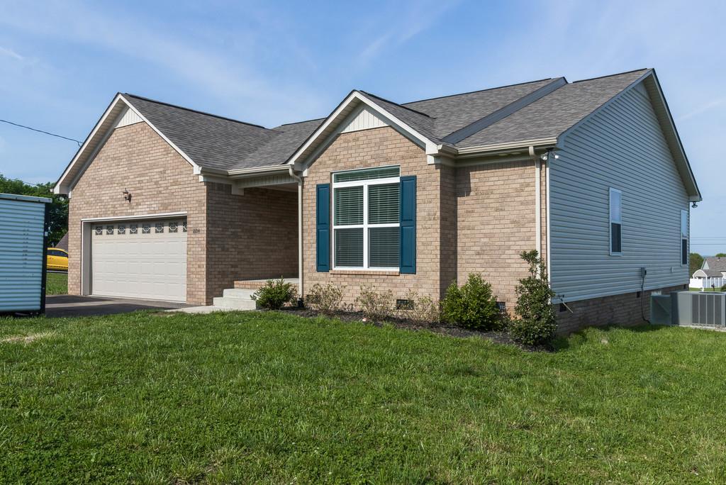 1604 Rugby Court Columbia, TN 38401 - Photo 2 of 27 Gallery Image 2