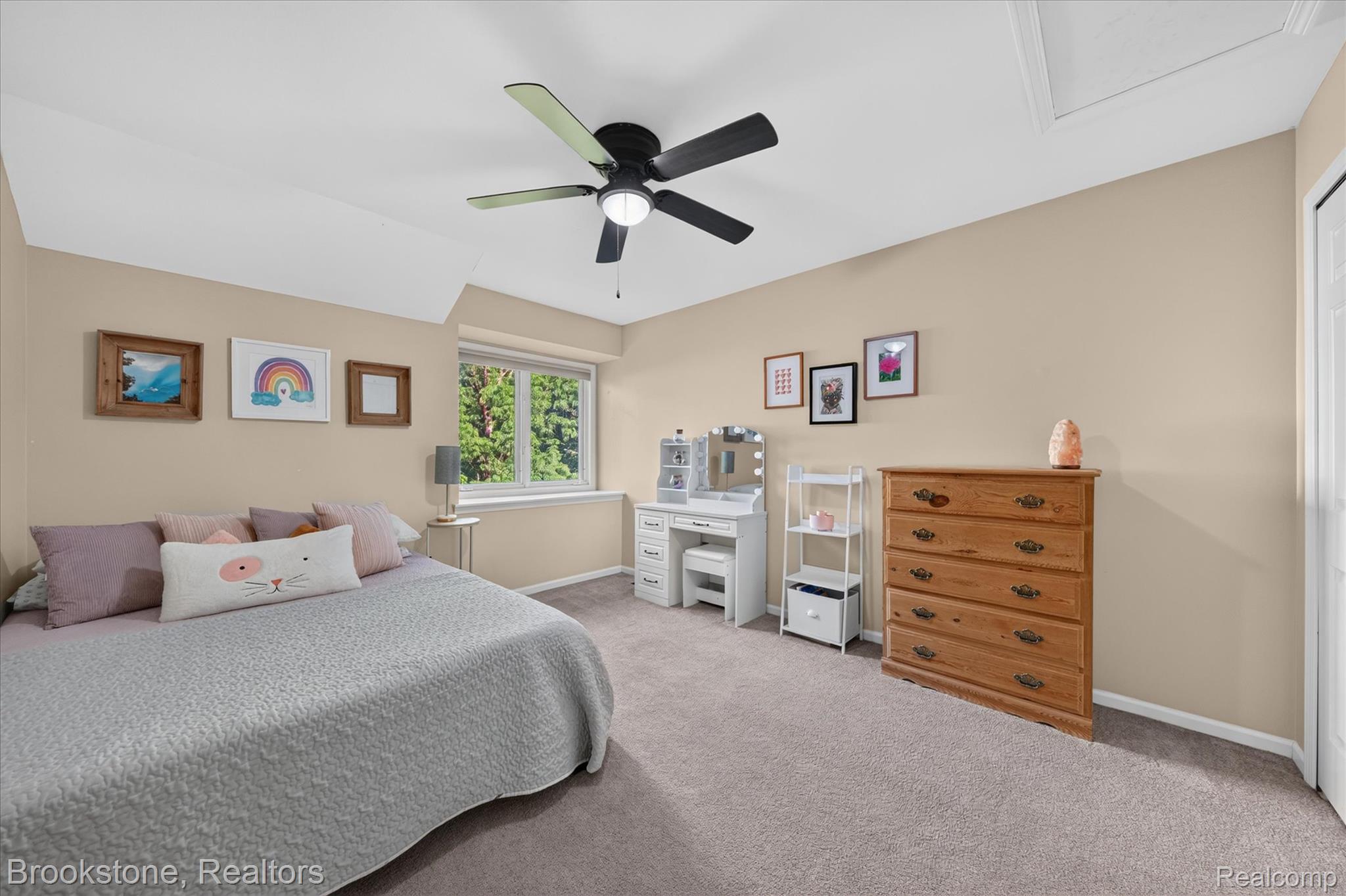6730 Longhurst Clarkston, MI 48346 - Photo 20 of 30 19 Bedroom.jpg
