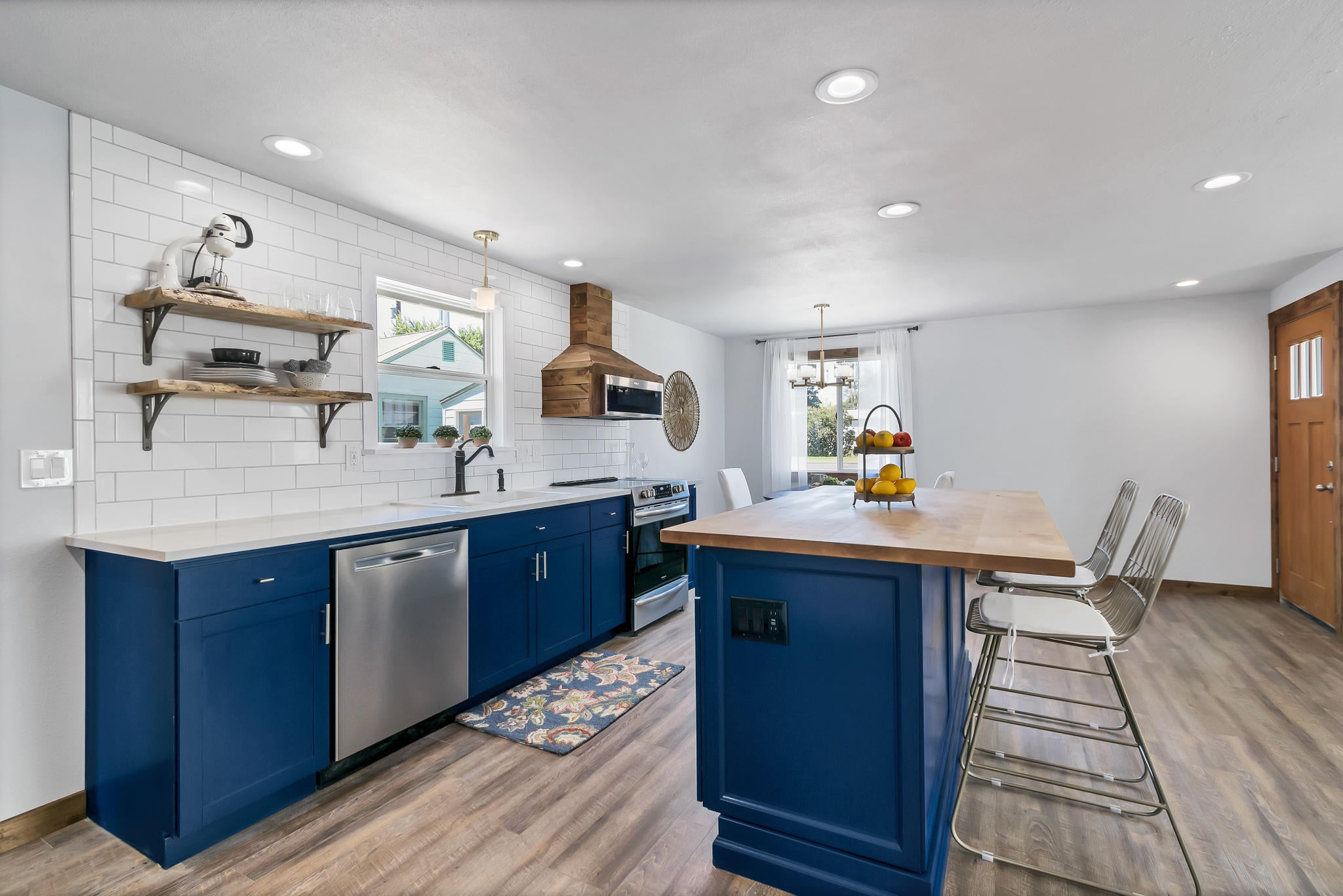 124 Southwest 2nd Street Redmond, OR 97756 - Photo 12 of 26 DSC06368