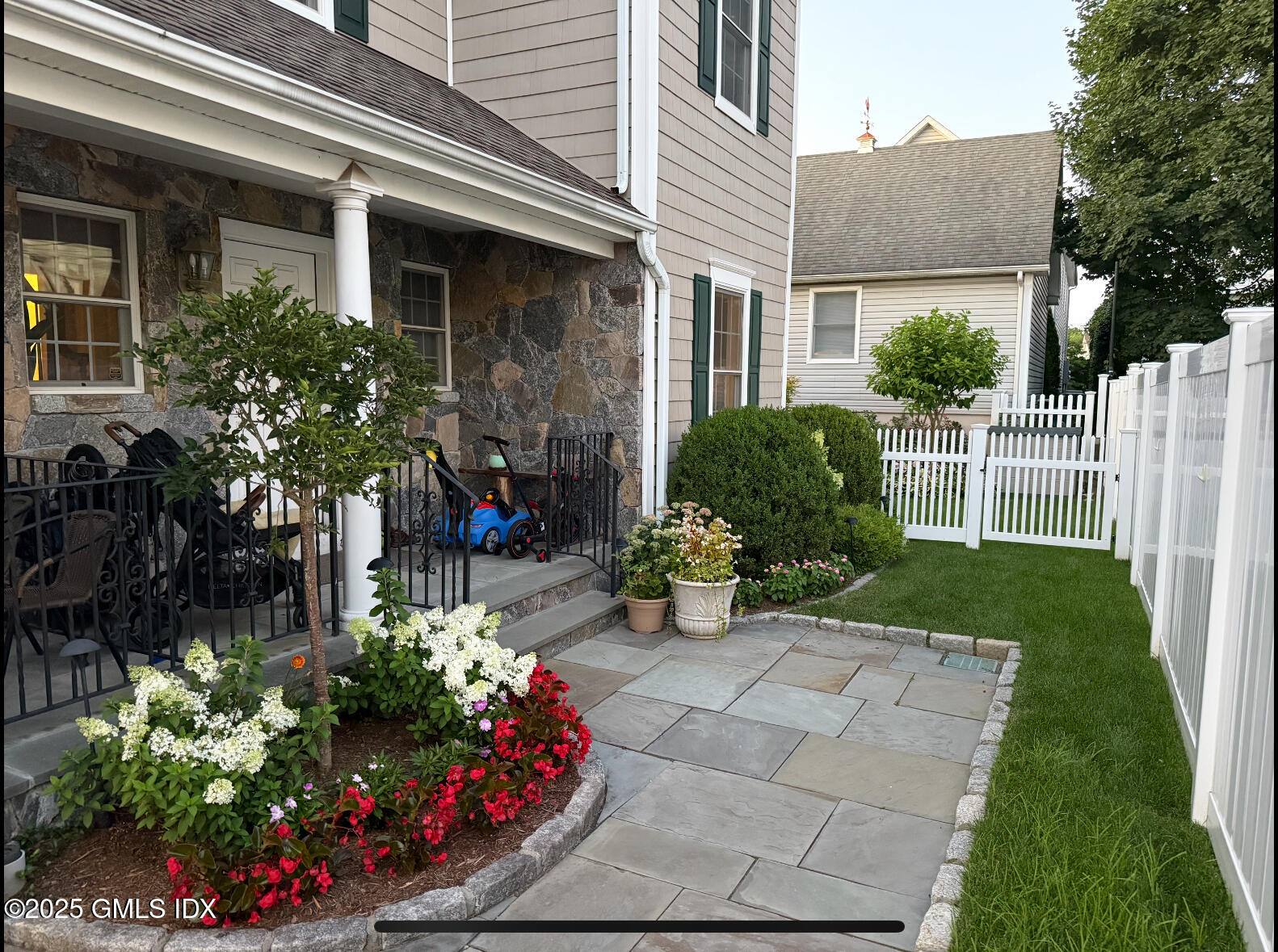 32 Harold Street, Unit B Cos Cob, CT 06807 - Photo 2 of 7 IMG_0549A1DC8E4A-1