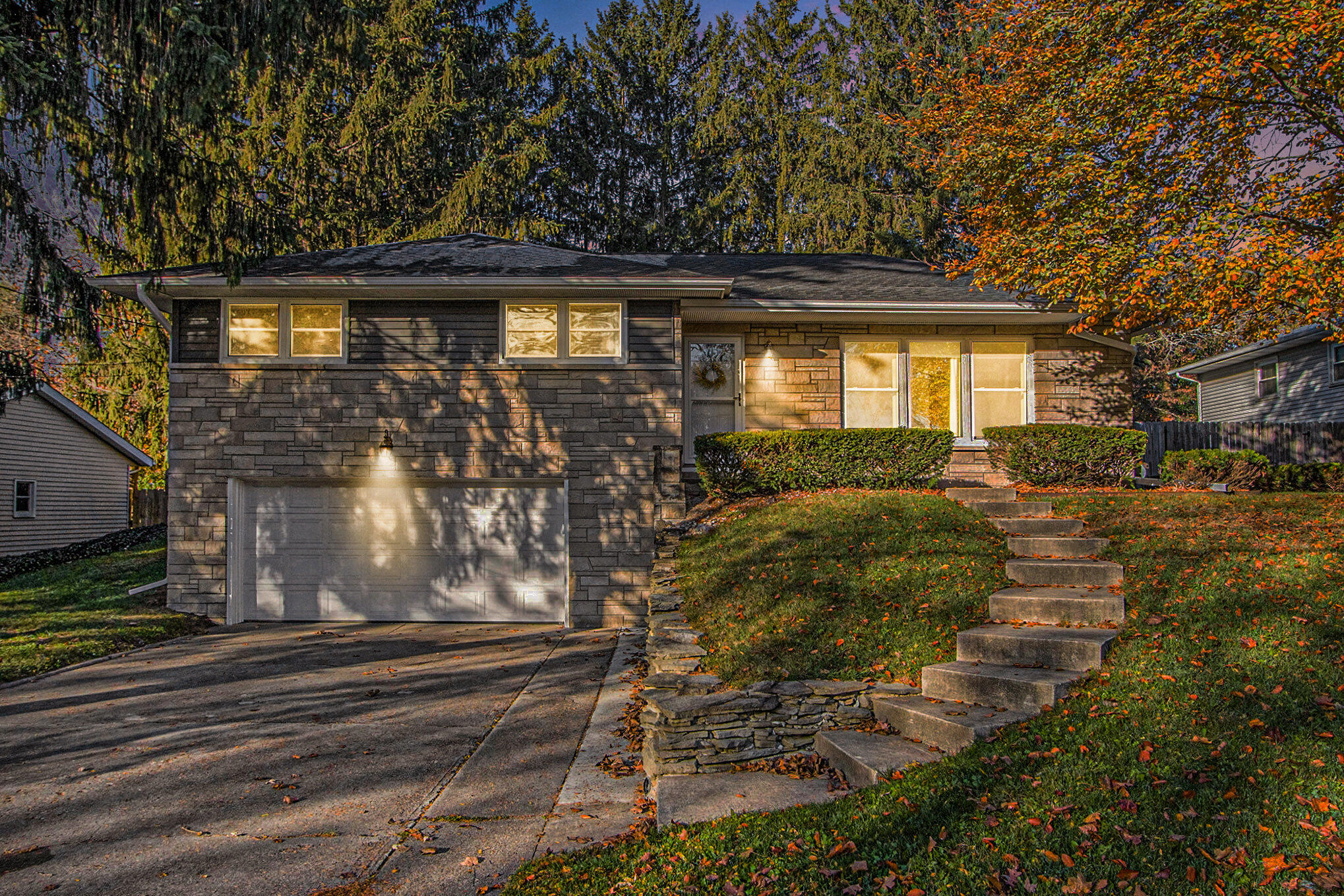 627 Piccadilly Road Kalamazoo, MI 49006 - Photo 1 of 26 001_627picadilly_39_384