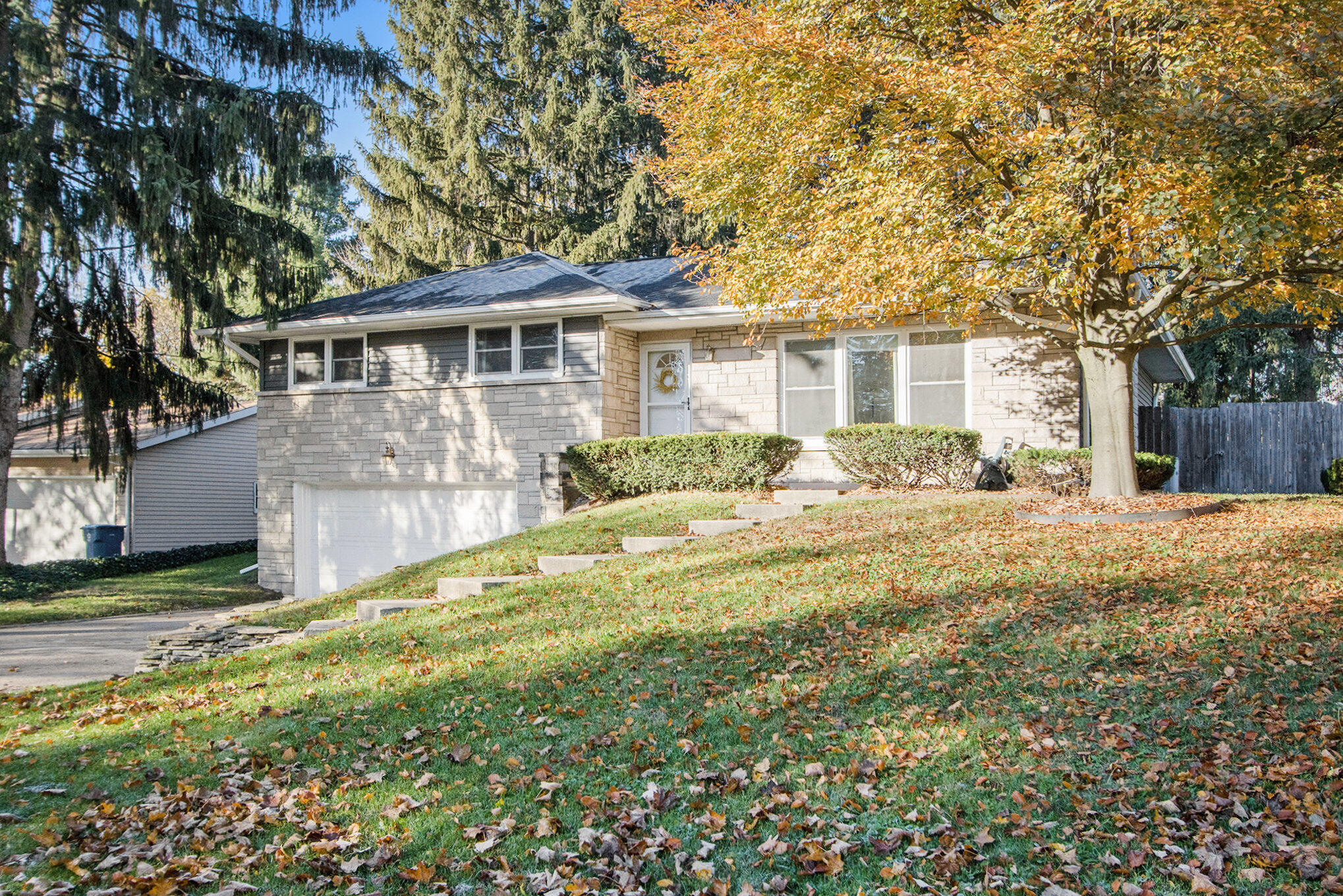 627 Piccadilly Road Kalamazoo, MI 49006 - Photo 4 of 26 004_627picadilly_40_766