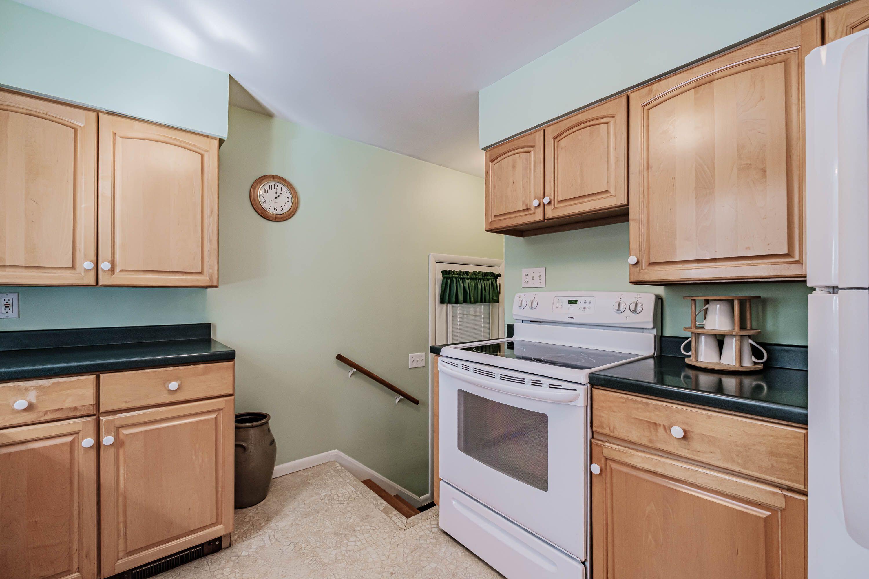21 Vernon Road Cape Elizabeth, ME 04107 - Photo 10 of 31 Kitchen