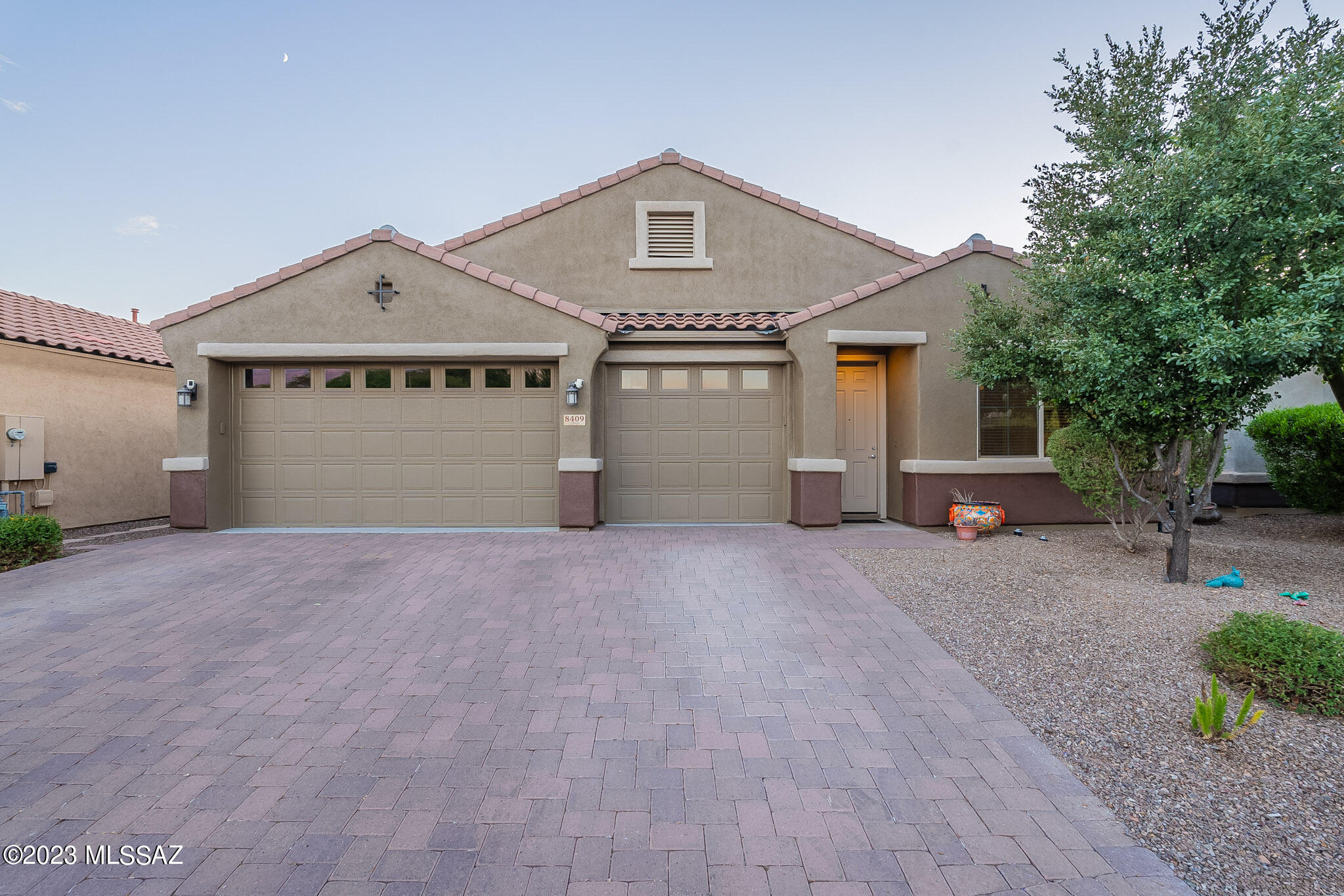 8409 North Gaetano Loop Tucson, AZ 85742 - Photo 1 of 49