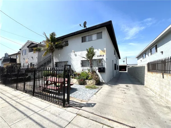 $2,195 | 12915 Doty Avenue, Unit C, Hawthorne, CA 90250