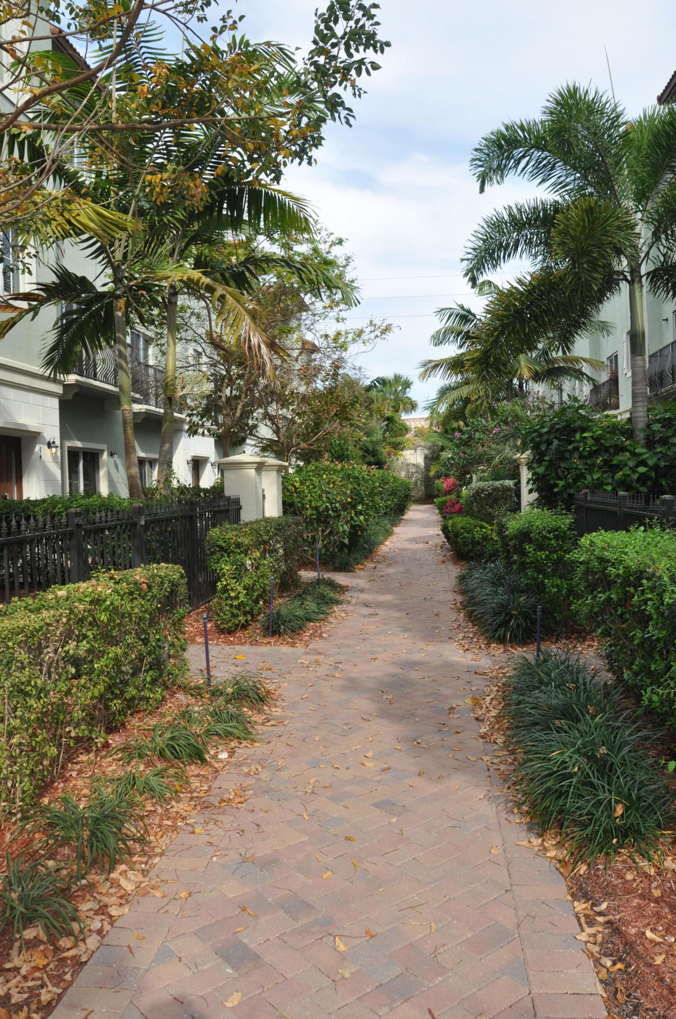 44 Northwest 7th Street Boca Raton, FL 33432 - Photo 5 of 24 Community Sidewalks