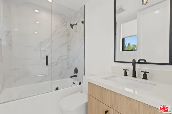 $4,995 | 5841 Kester Avenue, Van Nuys, CA 91411