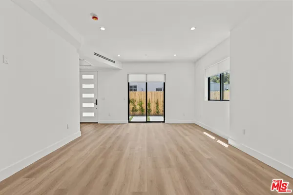$4,995 | 5841 Kester Avenue, Van Nuys, CA 91411