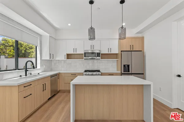 $4,995 | 5841 Kester Avenue, Van Nuys, CA 91411