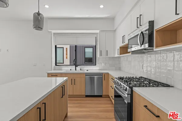 $4,995 | 5841 Kester Avenue, Van Nuys, CA 91411