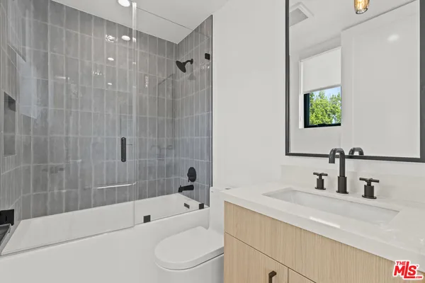$4,995 | 5841 Kester Avenue, Van Nuys, CA 91411