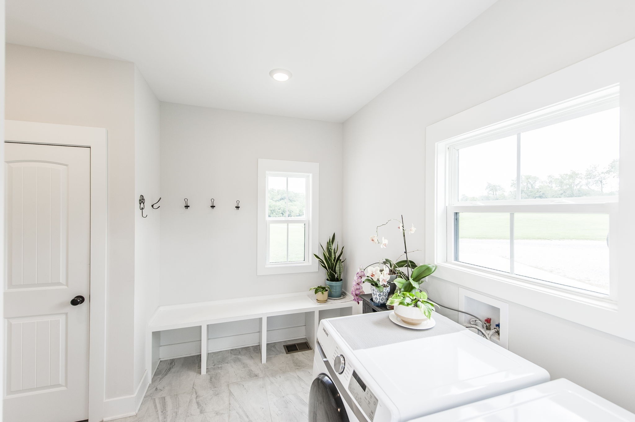 3186 Battle Creek Road Springfield, TN 37172 - Photo 25 of 59 a bath room with a window and a table