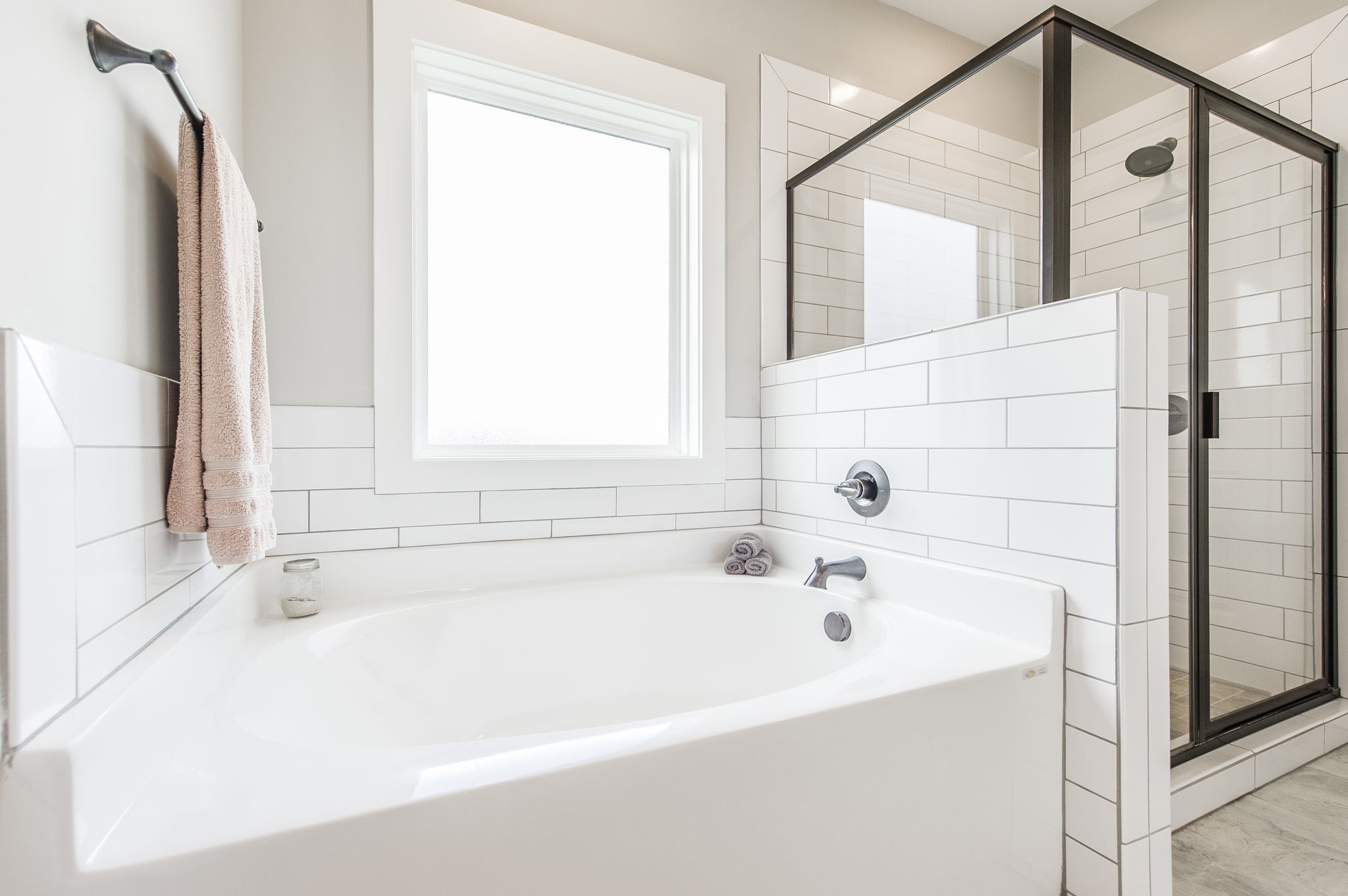 3186 Battle Creek Road Springfield, TN 37172 - Photo 30 of 59 a bathroom with bathtub and a shower