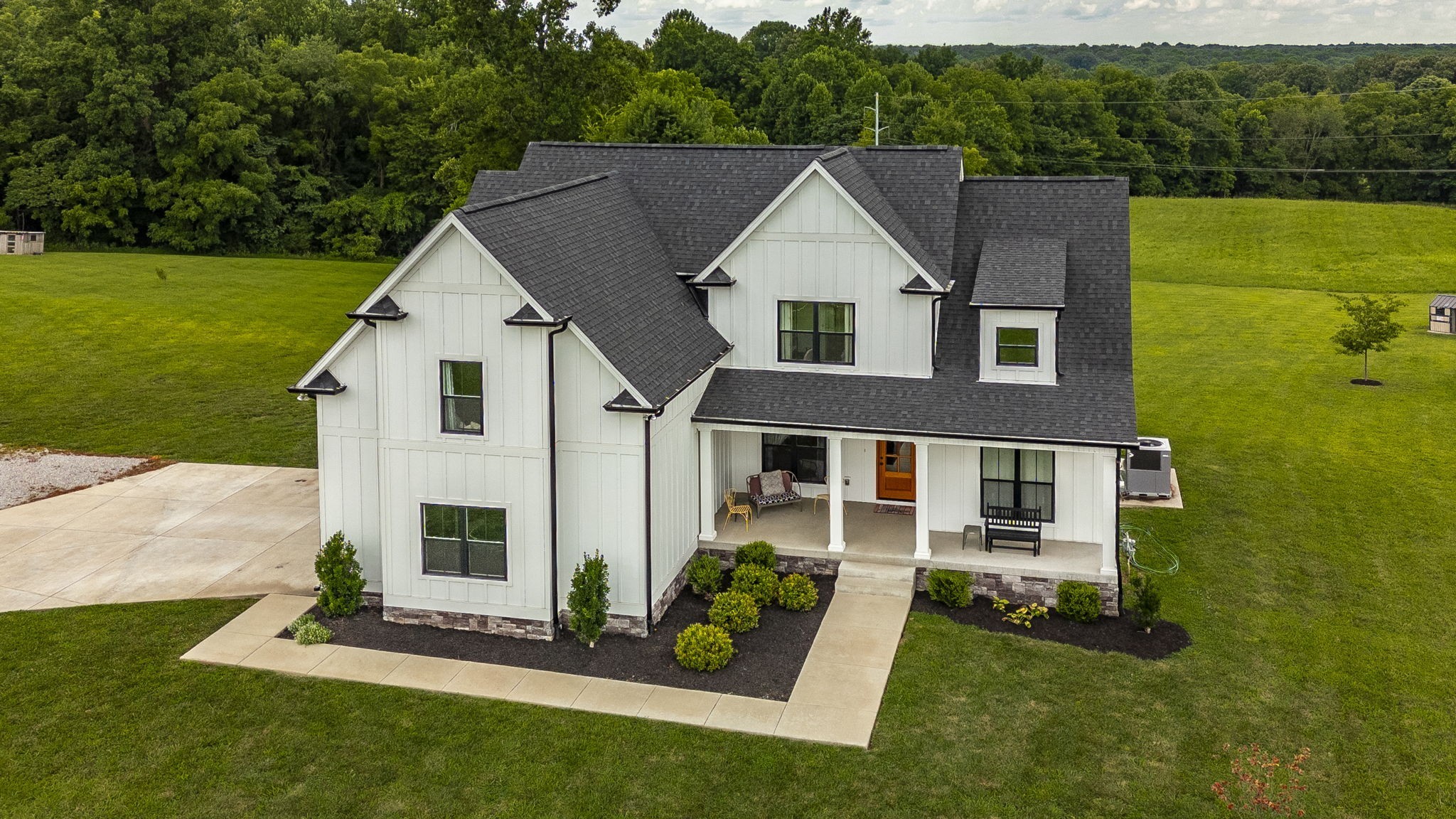 3186 Battle Creek Road Springfield, TN 37172 - Photo 3 of 59 a view of house with garden