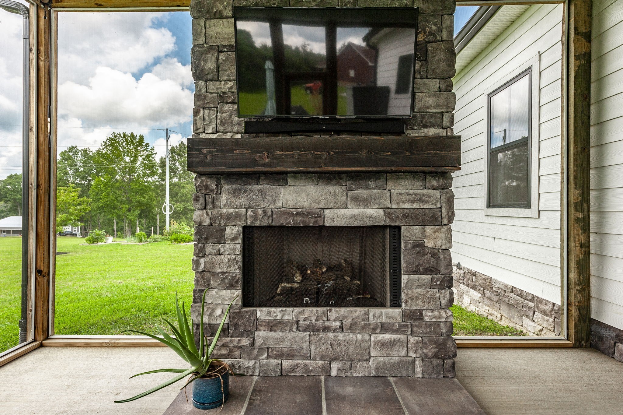 3186 Battle Creek Road Springfield, TN 37172 - Photo 42 of 59 a living room with a fireplace and a garden