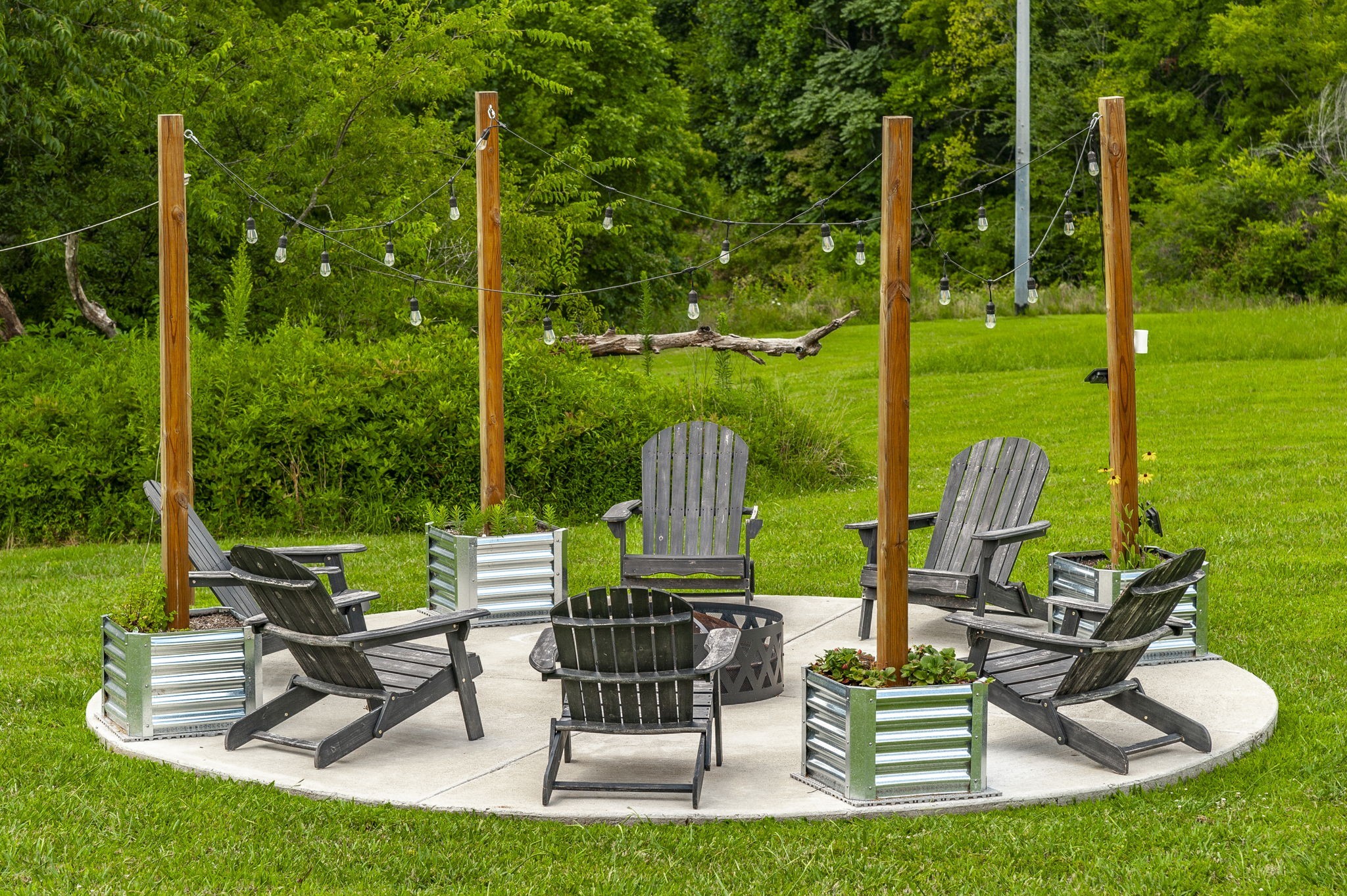 3186 Battle Creek Road Springfield, TN 37172 - Photo 51 of 59 a view of a patio with chairs potted plants and a palm tree