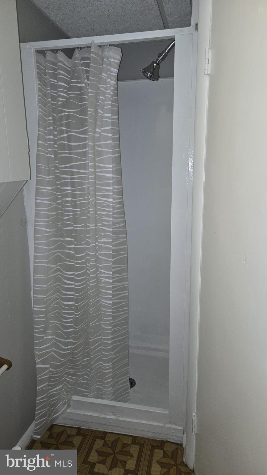 8623 Willow Oak Road Parkville, MD 21234 - Photo 23 of 27 a bathroom with a shower