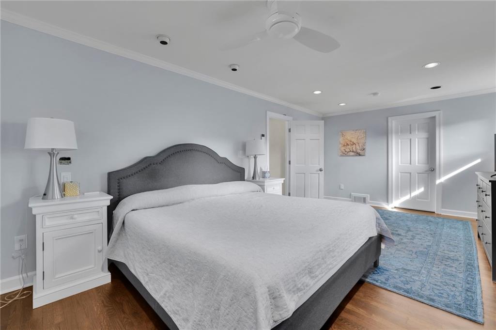 2476 Burnt Leaf Lane Decatur, GA 30033 - Photo 18 of 41 a bedroom with a bed and a lamp