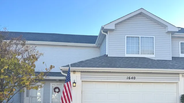 $270,000 | 1640 Abington Lane, North Aurora, IL 60542