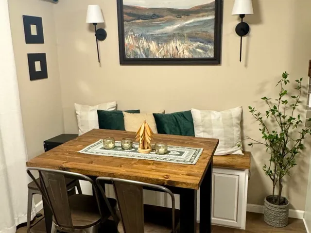 $270,000 | 1640 Abington Lane, North Aurora, IL 60542