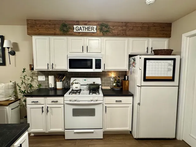 $270,000 | 1640 Abington Lane, North Aurora, IL 60542