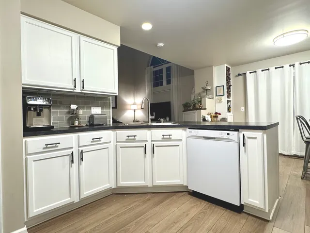 $270,000 | 1640 Abington Lane, North Aurora, IL 60542