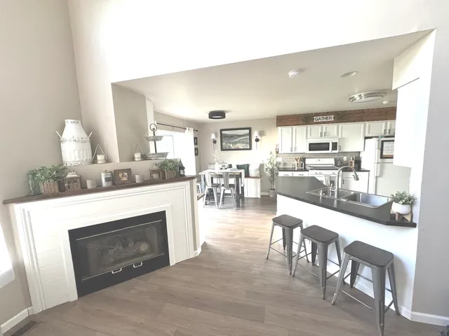 $270,000 | 1640 Abington Lane, North Aurora, IL 60542