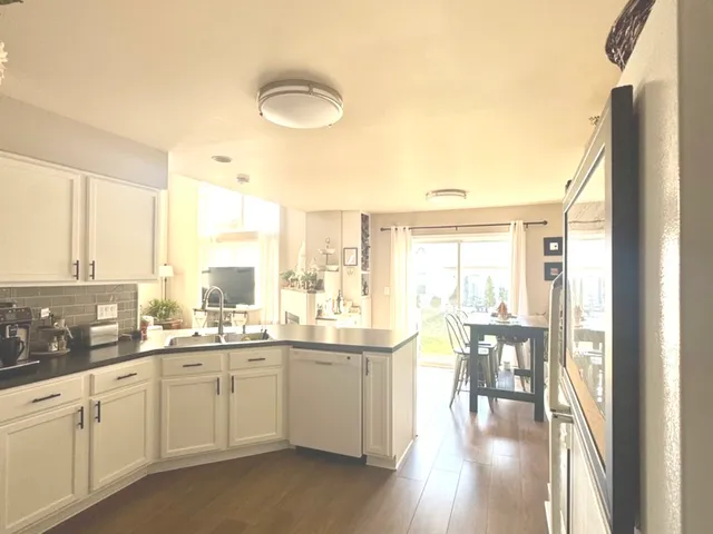 $270,000 | 1640 Abington Lane, North Aurora, IL 60542