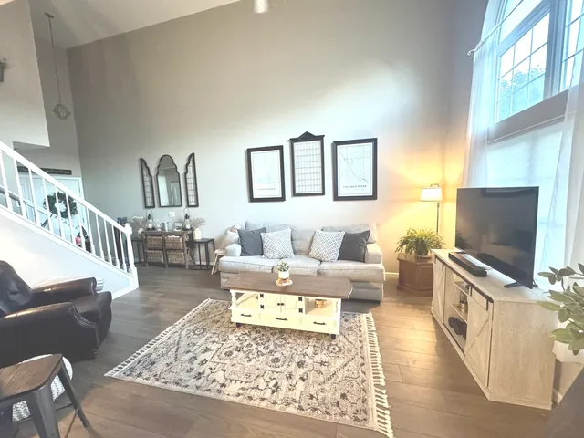 $270,000 | 1640 Abington Lane, North Aurora, IL 60542