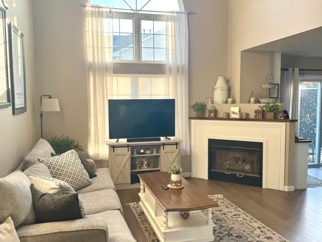 $270,000 | 1640 Abington Lane, North Aurora, IL 60542