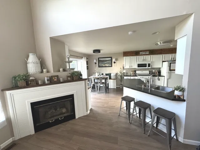 $270,000 | 1640 Abington Lane, North Aurora, IL 60542