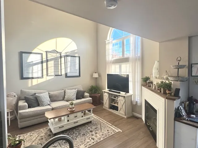 $270,000 | 1640 Abington Lane, North Aurora, IL 60542