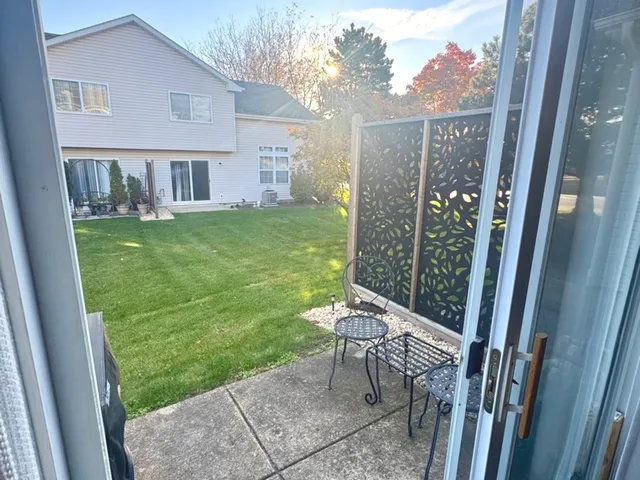 $270,000 | 1640 Abington Lane, North Aurora, IL 60542